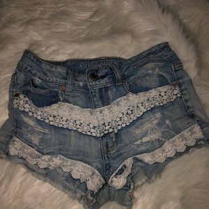 AMERICAN EAGLE CHEEKY JEAN/LACE SHORTS